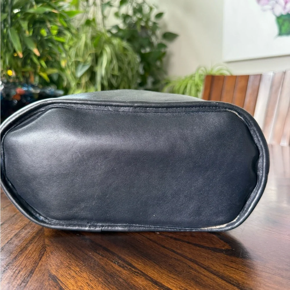 Vintage Coach Navy Leather Shoulder Bag - Picture 12 of 13